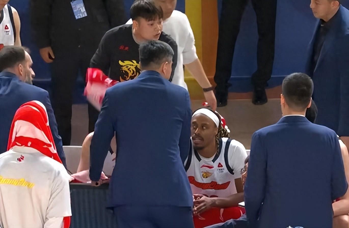 乐鱼体育官方网站-全明星MVP0分，三分赛冠军投不进三分球，杜锋一手好牌打得稀碎