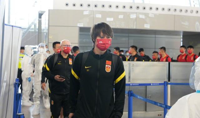 乐鱼app官方下载入口-中国男足团队58人飞赴阿联酋 包括六个保障团队